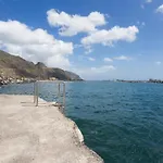 Seafront Апартаменты